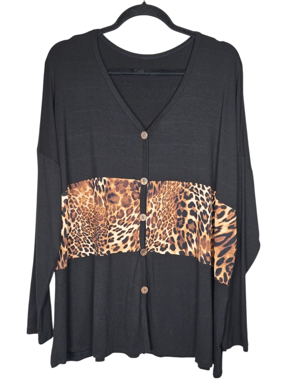 Women's Button Up Animal Print V-Neck Top Long Sleeve 1X Lightweight Chic Curvy